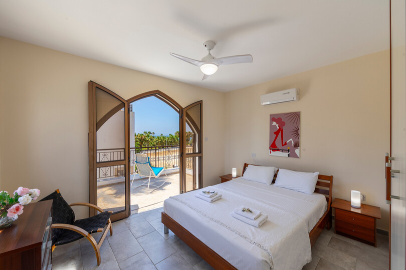 Luxuriöse 4-Zimmer-Strandvilla zur Miete, Famagusta Villa 1022