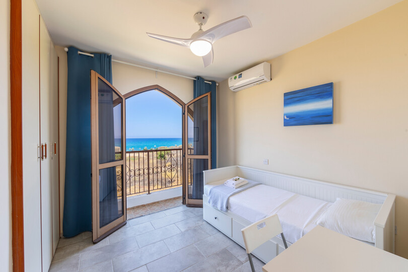 Luxuriöse 4-Zimmer-Strandvilla zur Miete, Famagusta Villa 1022