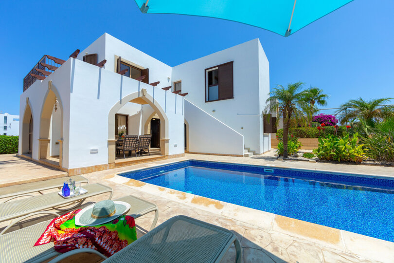 Luxuriöse 4-Zimmer-Strandvilla zur Miete, Famagusta Villa 1022