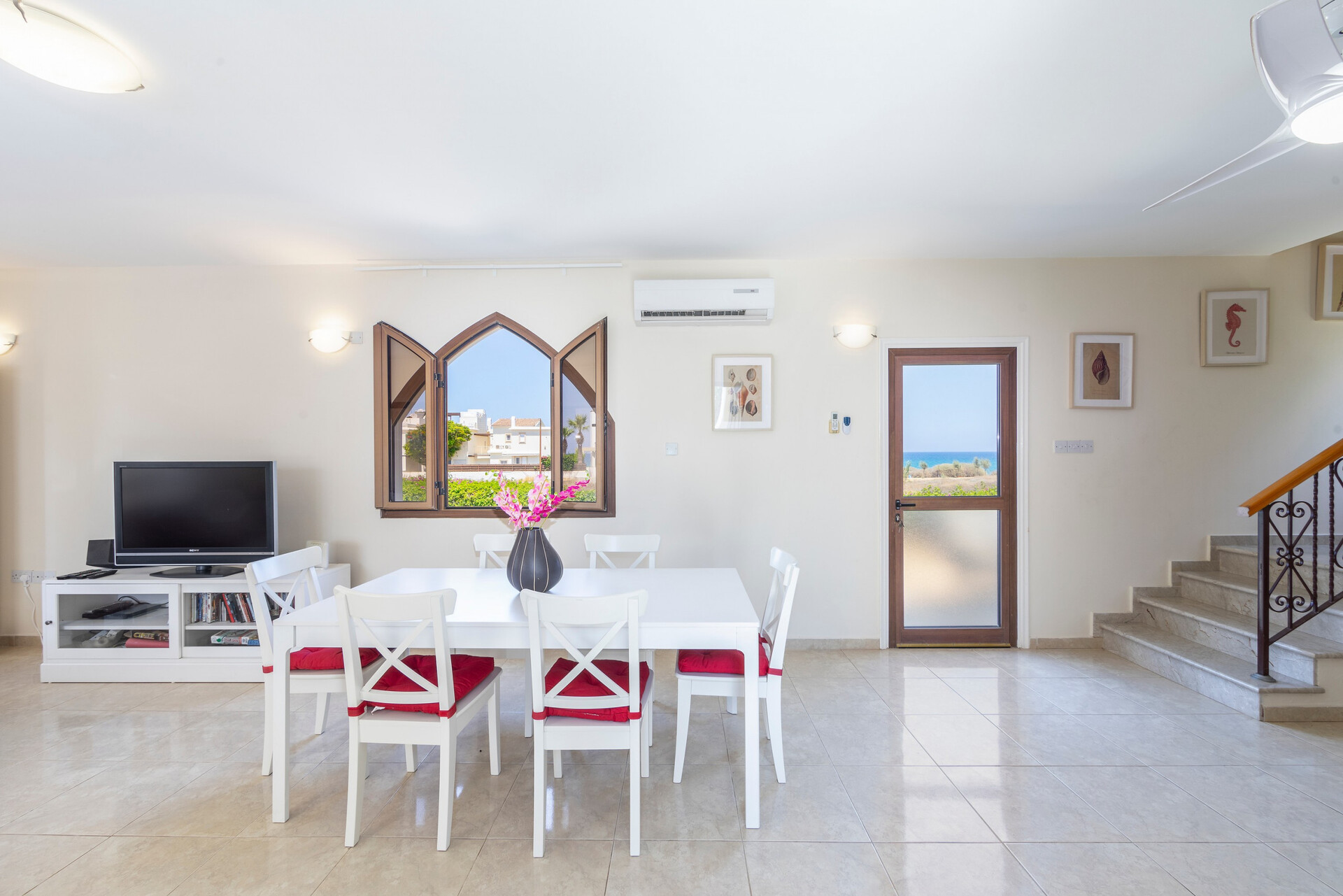 Luxuriöse 4-Zimmer-Strandvilla zur Miete, Famagusta Villa 1022