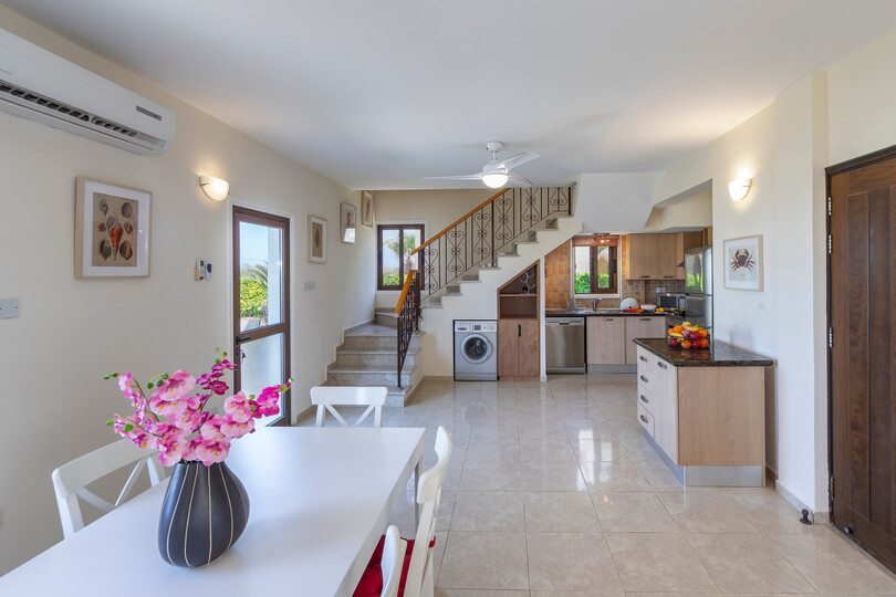 Luxuriöse 4-Zimmer-Strandvilla zur Miete, Famagusta Villa 1022