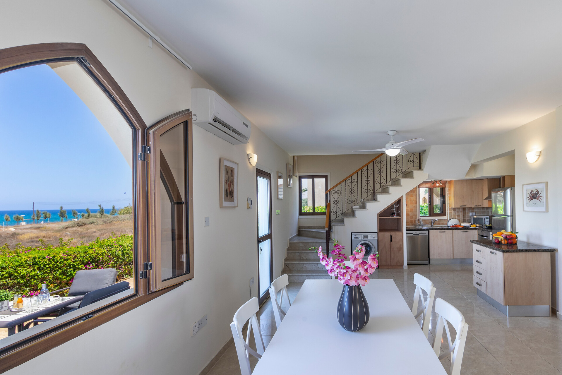 Luxuriöse 4-Zimmer-Strandvilla zur Miete, Famagusta Villa 1022