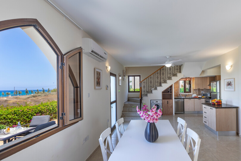 Luxuriöse 4-Zimmer-Strandvilla zur Miete, Famagusta Villa 1022
