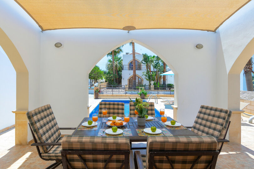 Luxuriöse 4-Zimmer-Strandvilla zur Miete, Famagusta Villa 1022