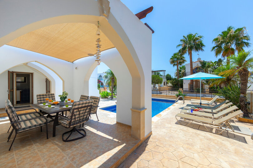 Luxuriöse 4-Zimmer-Strandvilla zur Miete, Famagusta Villa 1022