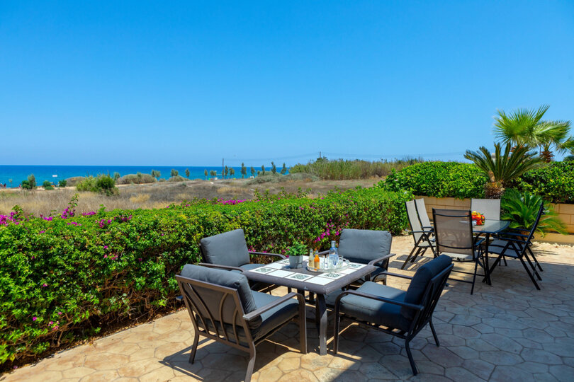 Luxuriöse 4-Zimmer-Strandvilla zur Miete, Famagusta Villa 1022