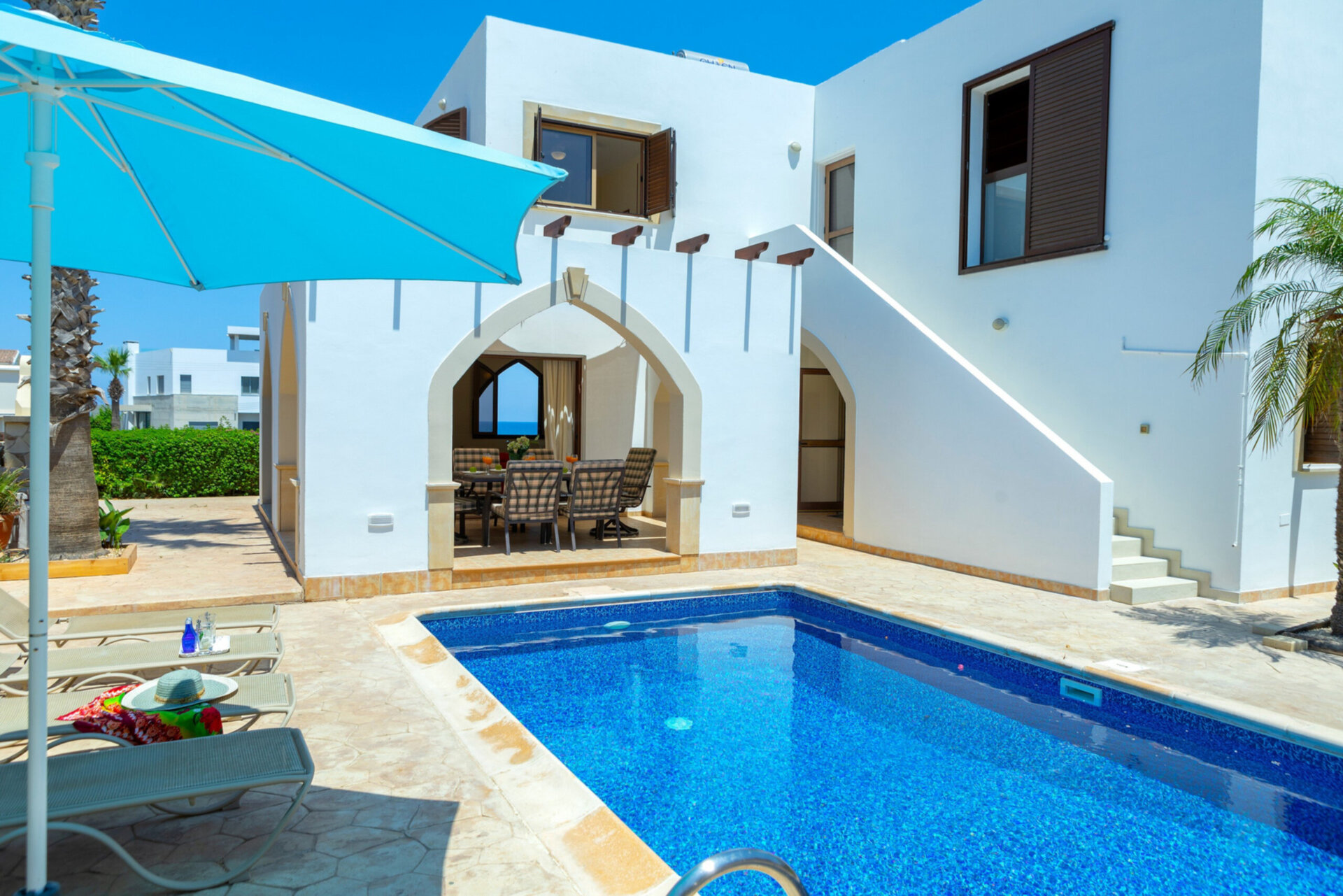 Luxuriöse 4-Zimmer-Strandvilla zur Miete, Famagusta Villa 1022