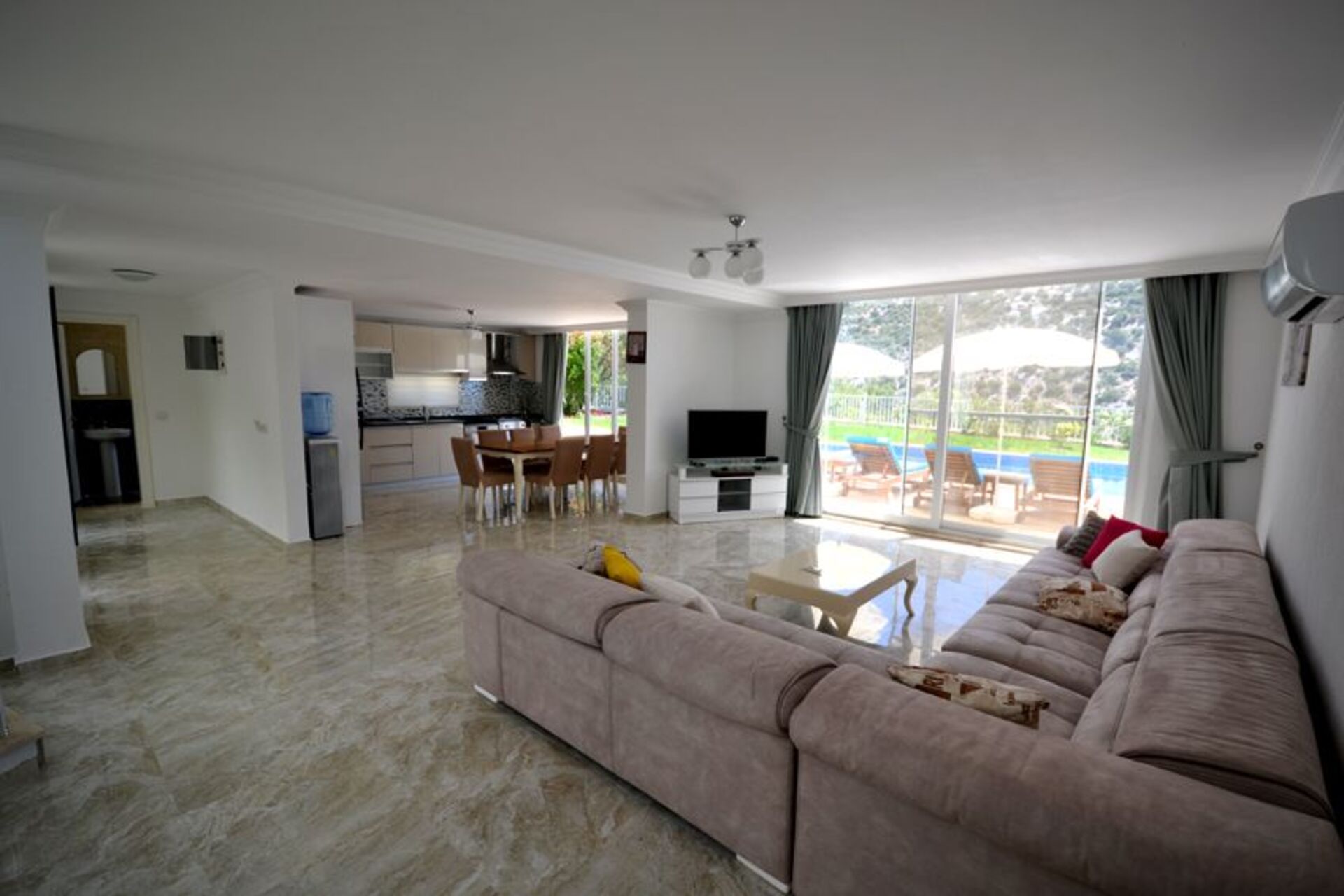 Mieten Sie Ihre eigene Luxusvilla mit 4 Schlafzimmern, Kalkan Villa 1071