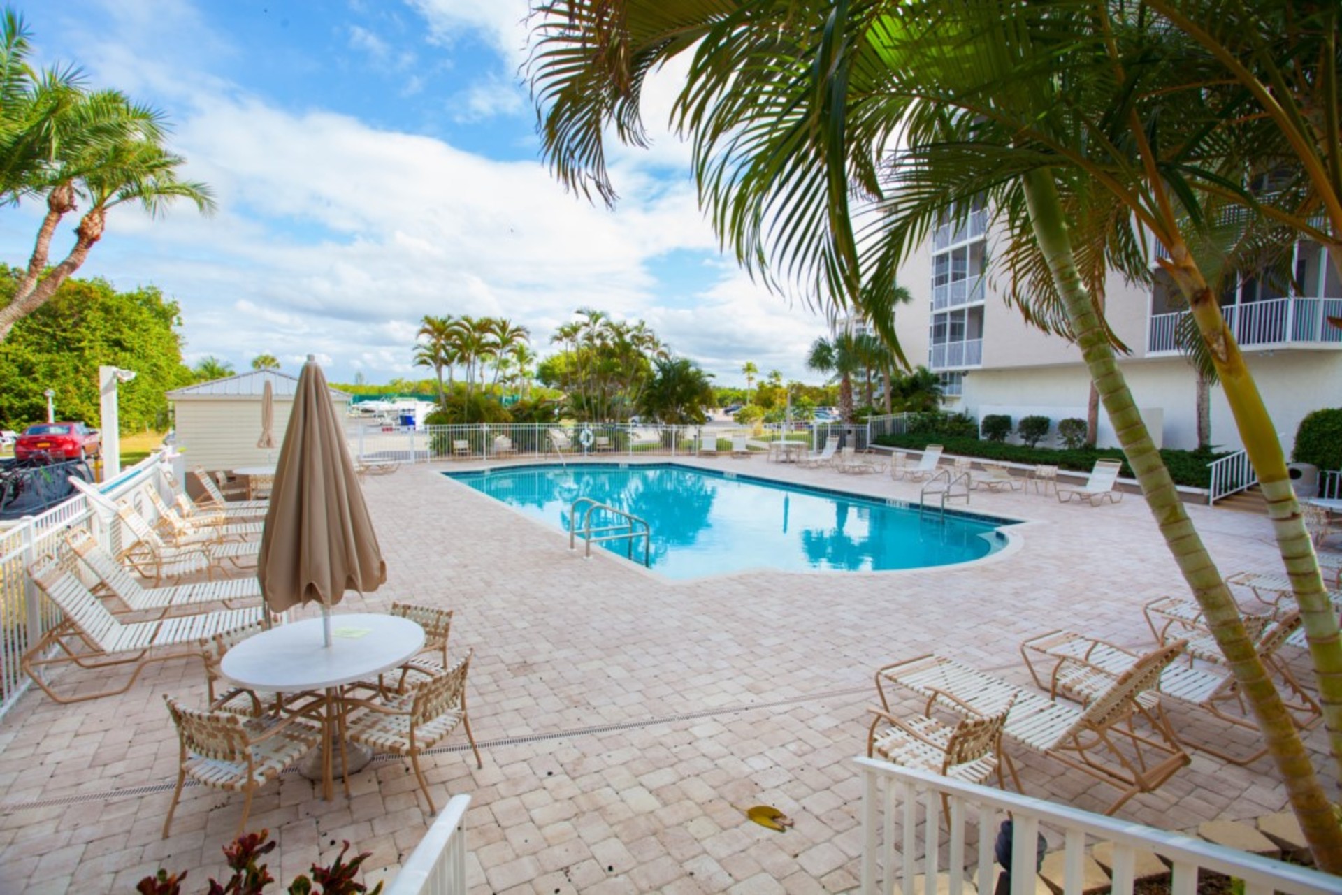 Luxuriöse Eigentumswohnung im zeitgenössischen Stil am Bonita Beach, Florida, Eigentumswohnung 5953