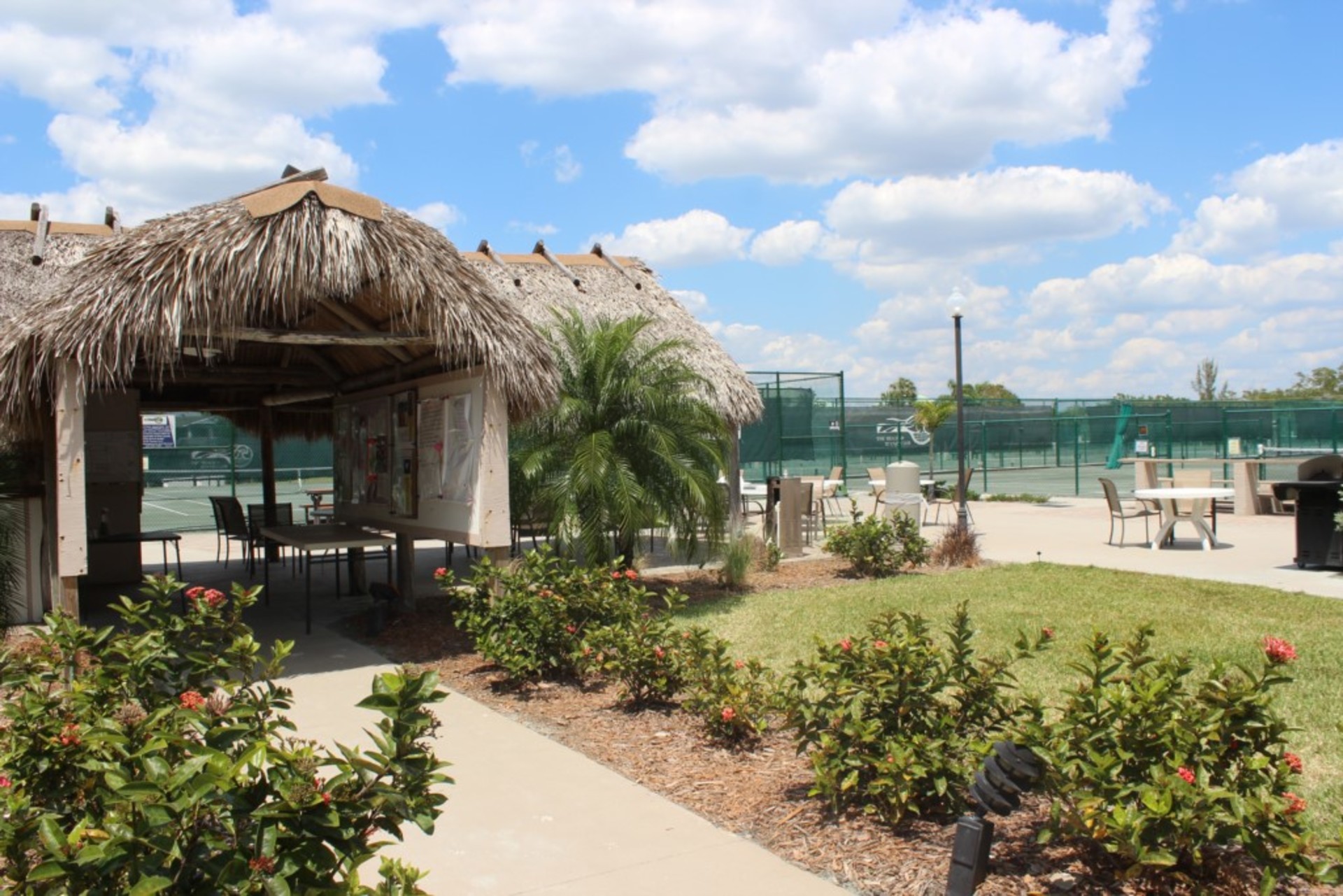 Luxuriöse Eigentumswohnung im zeitgenössischen Stil am Bonita Beach, Florida, Eigentumswohnung 5953