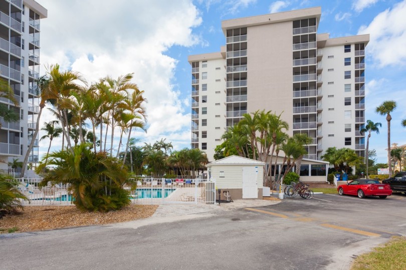 Luxuriöse Eigentumswohnung im zeitgenössischen Stil am Bonita Beach, Florida, Eigentumswohnung 5953