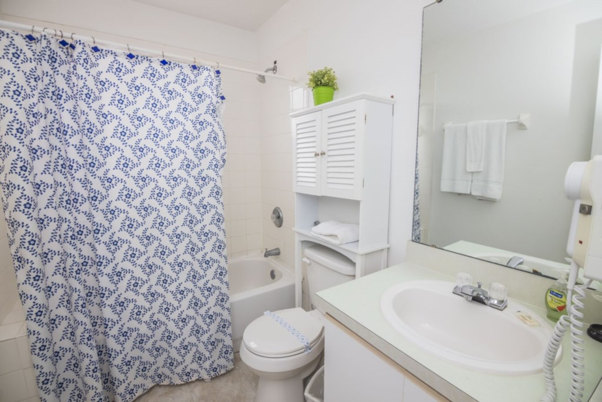 Luxuriöse Eigentumswohnung im zeitgenössischen Stil in den Villen des Island Club, Florida, Eigentumswohnung 6017