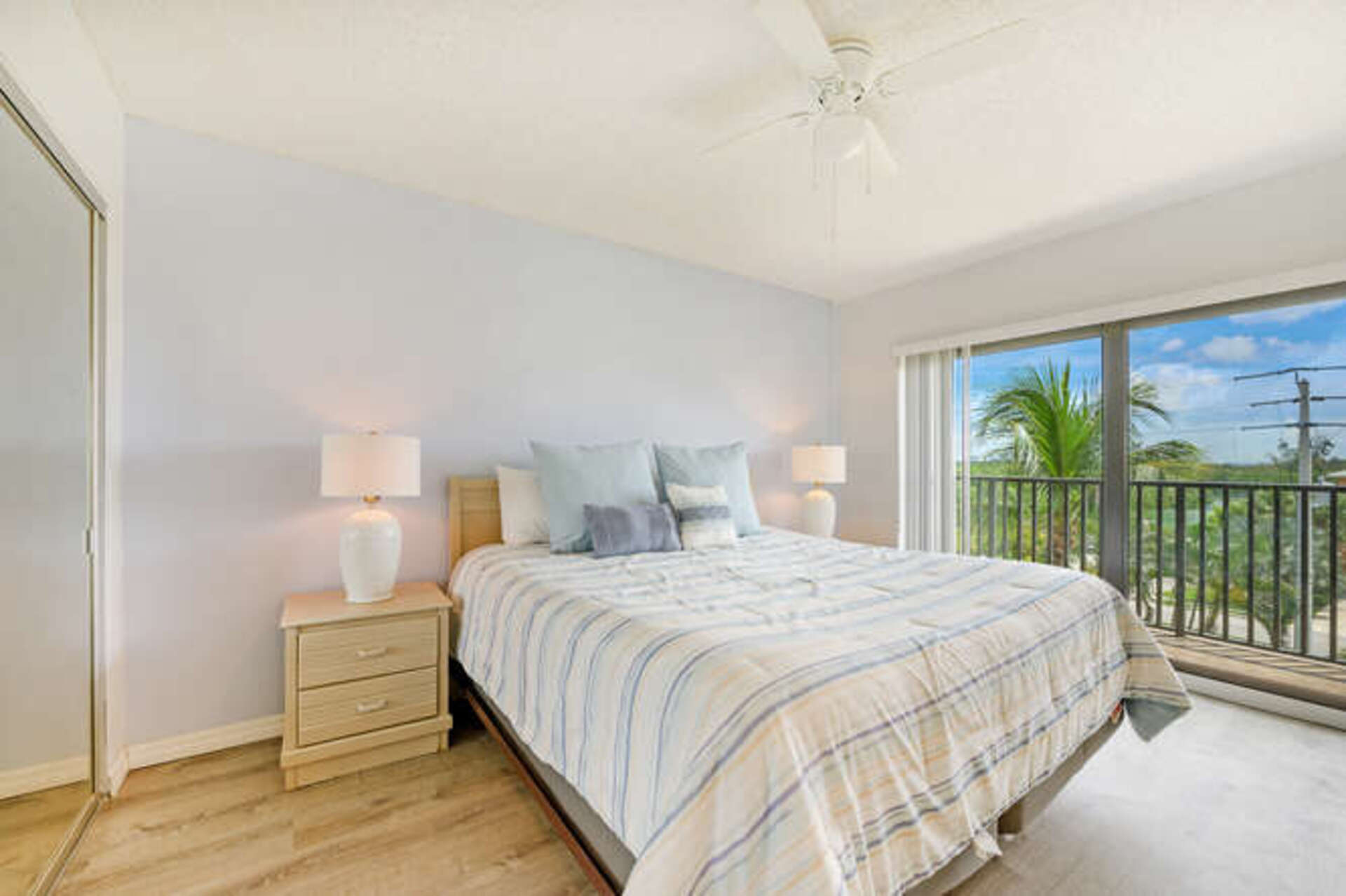 Luxuriöse Eigentumswohnung im zeitgenössischen Stil am Dolphin Way, Florida, Eigentumswohnung 5937
