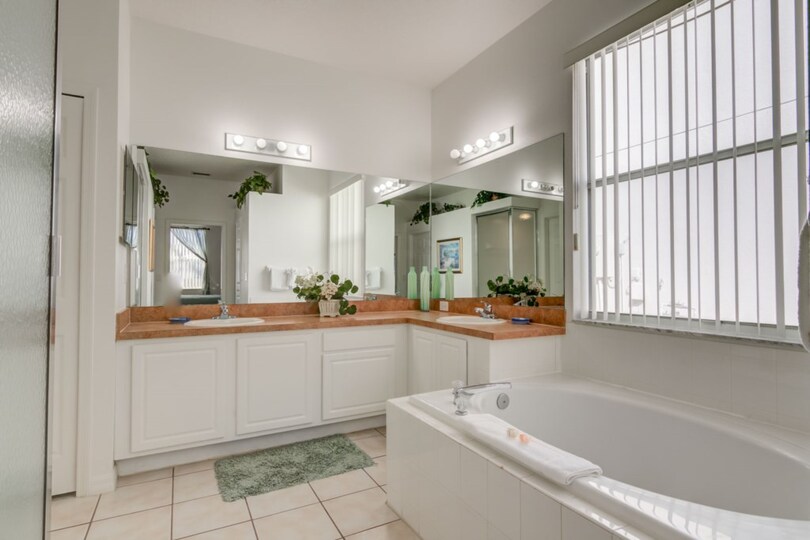 5 Sterne in einer der prestigeträchtigsten Gegenden im Calabay Parc am Tower Lake, Florida Villa 6117