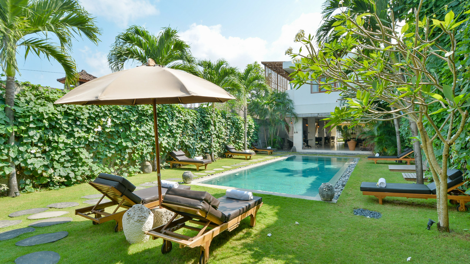 Fantastische 5-Sterne-Villa mit 2 entspannenden Pools, Bali Villa 2136