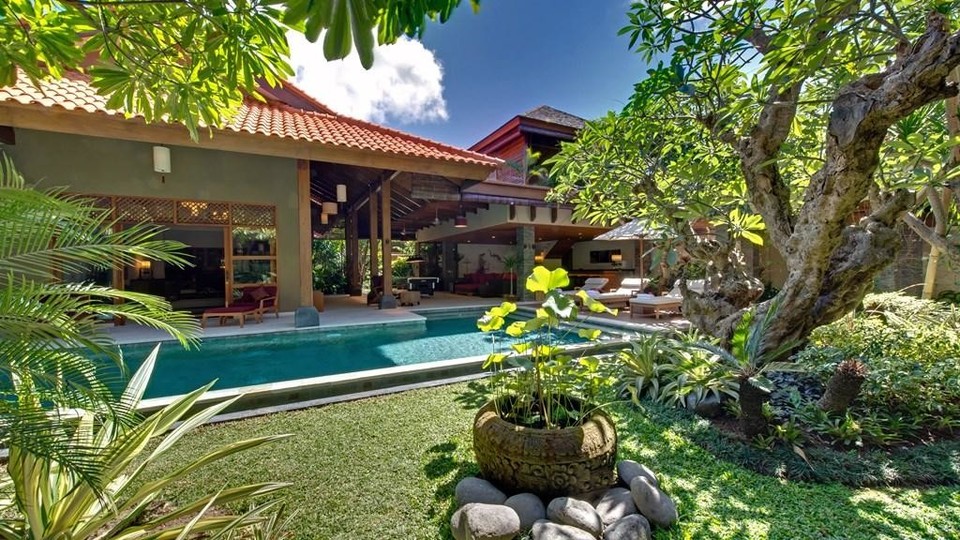 Ruhige Villa mit glitzerndem Swimmingpool, Bali Villa 2139
