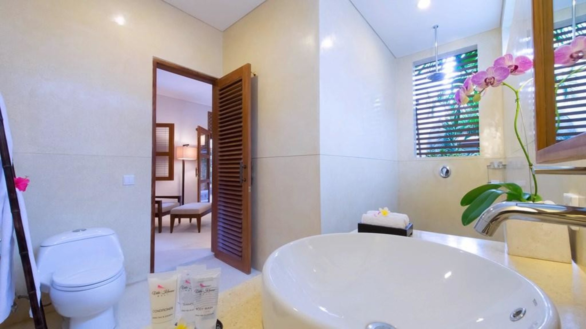 Ruhige Villa mit glitzerndem Swimmingpool, Bali Villa 2139