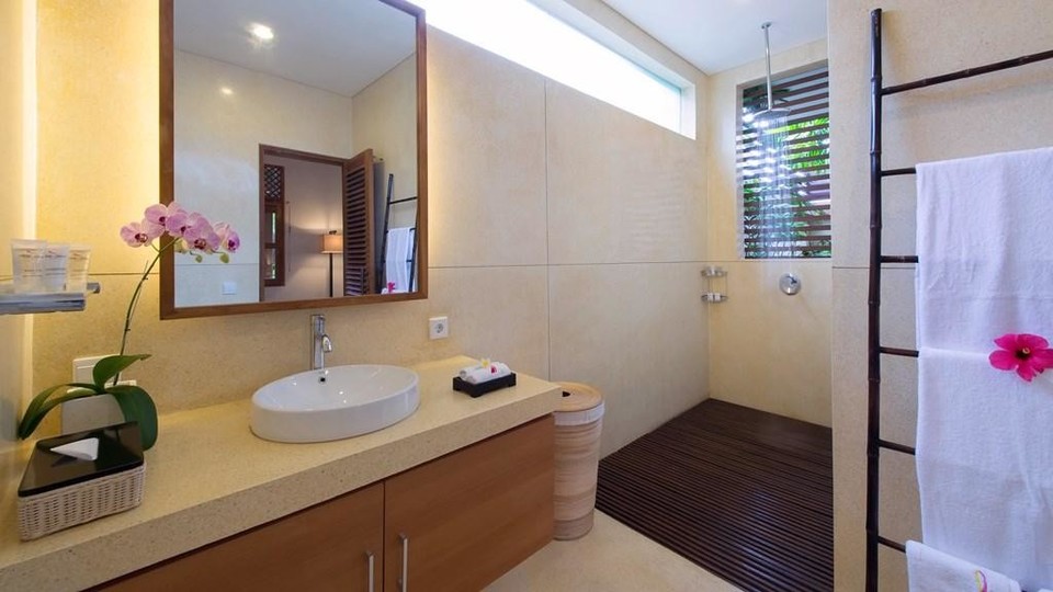 Ruhige Villa mit glitzerndem Swimmingpool, Bali Villa 2139