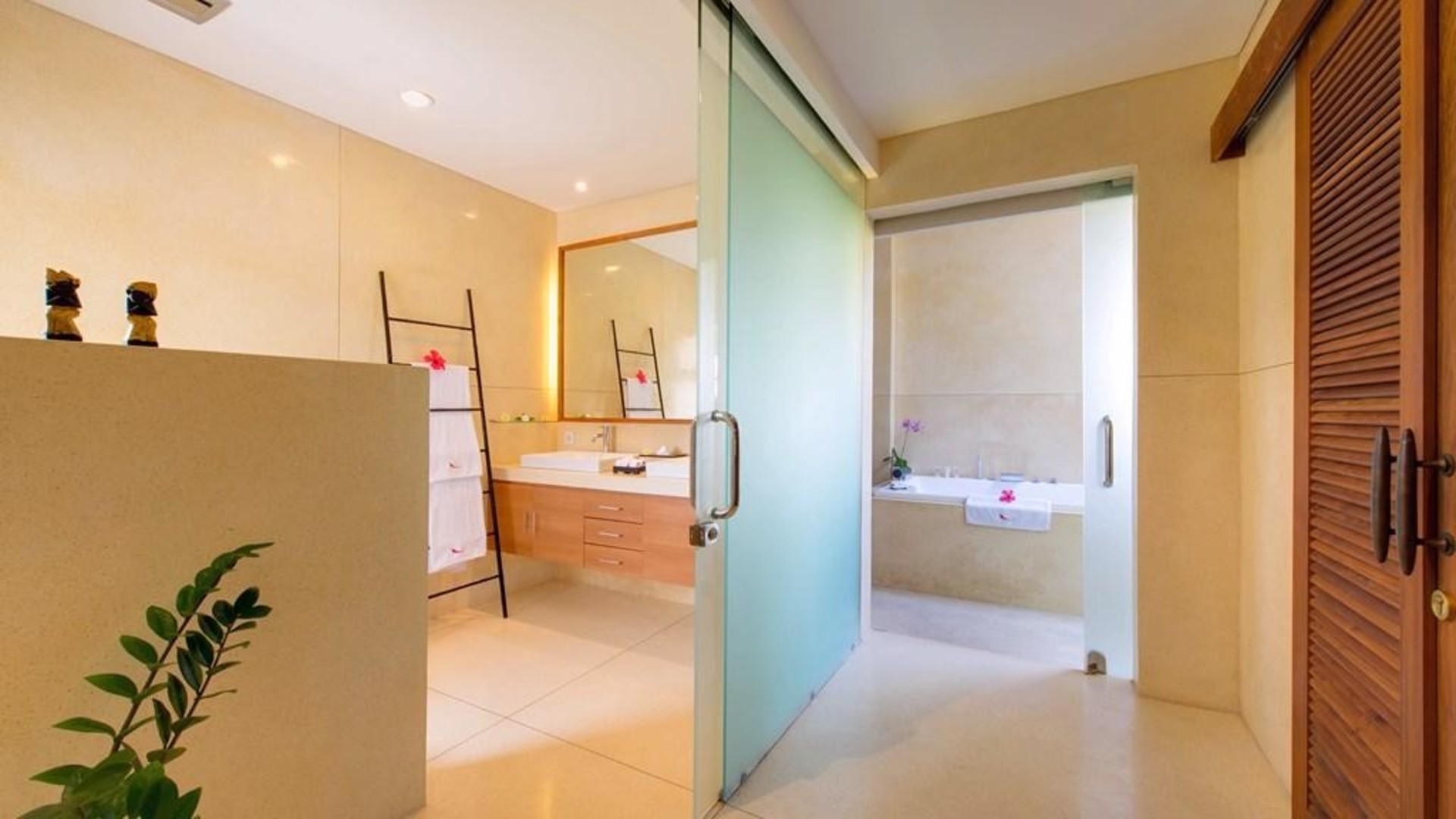 Ruhige Villa mit glitzerndem Swimmingpool, Bali Villa 2139