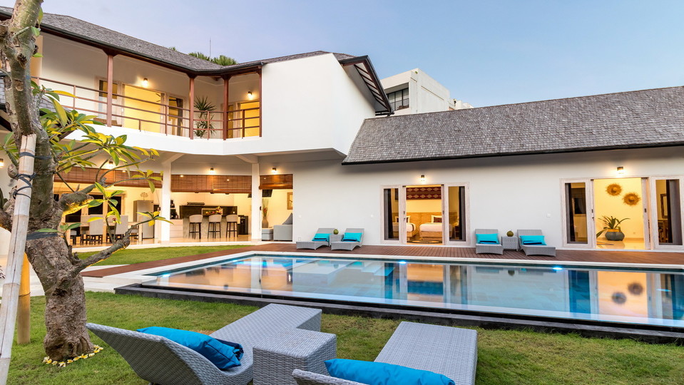 Luxuriöse 4-Zimmer-Villa mit Pool, Bali Villa 2206