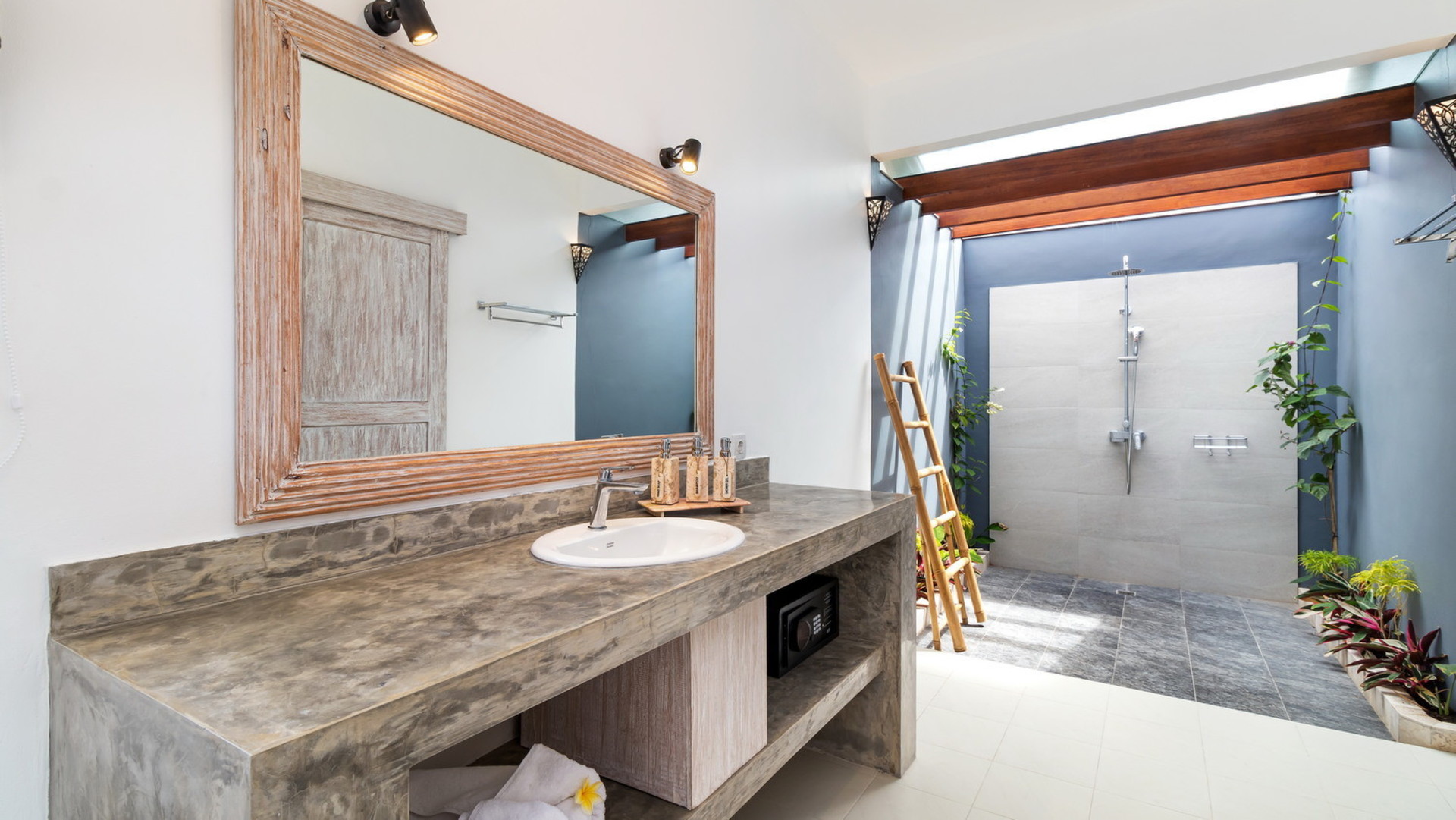 Luxuriöse 4-Zimmer-Villa mit Pool, Bali Villa 2206