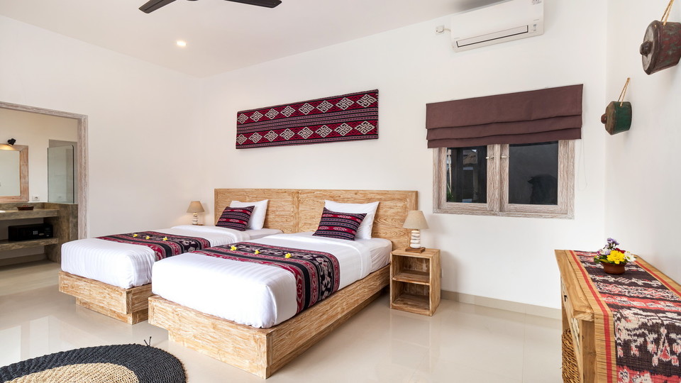 Charmante 7-Zimmer-Villa mit Pool und Balkon auf Bali, Bali Villa 2206