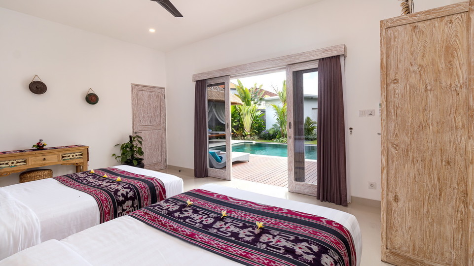 Charmante 7-Zimmer-Villa mit Pool und Balkon auf Bali, Bali Villa 2206