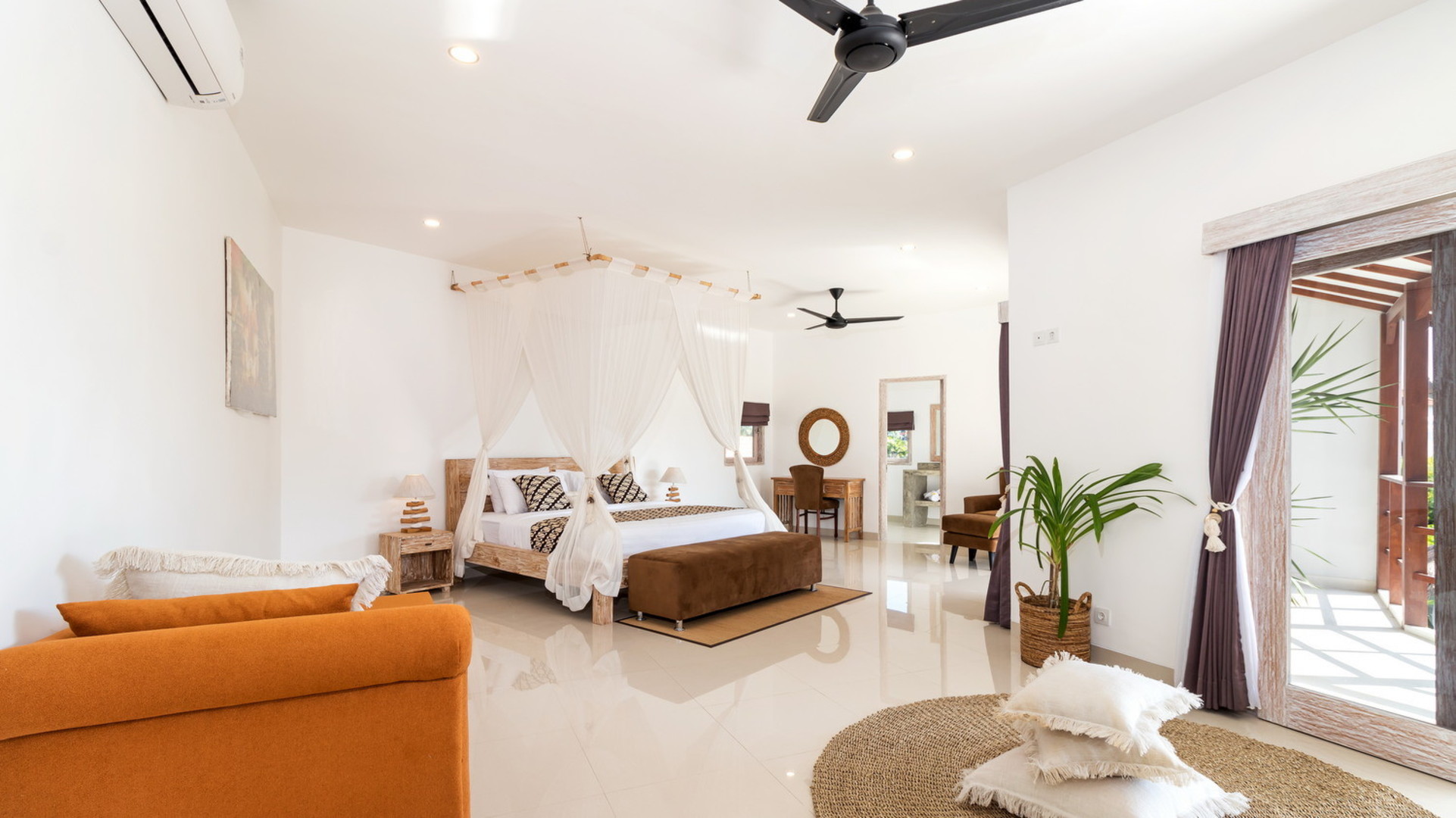 Charmante 7-Zimmer-Villa mit Pool und Balkon auf Bali, Bali Villa 2206