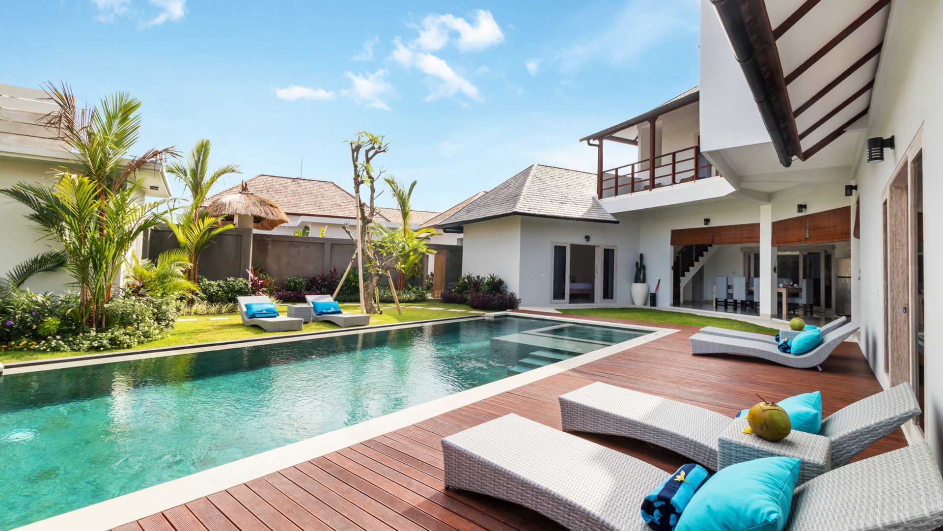 Charmante 7-Zimmer-Villa mit Pool und Balkon auf Bali, Bali Villa 2206
