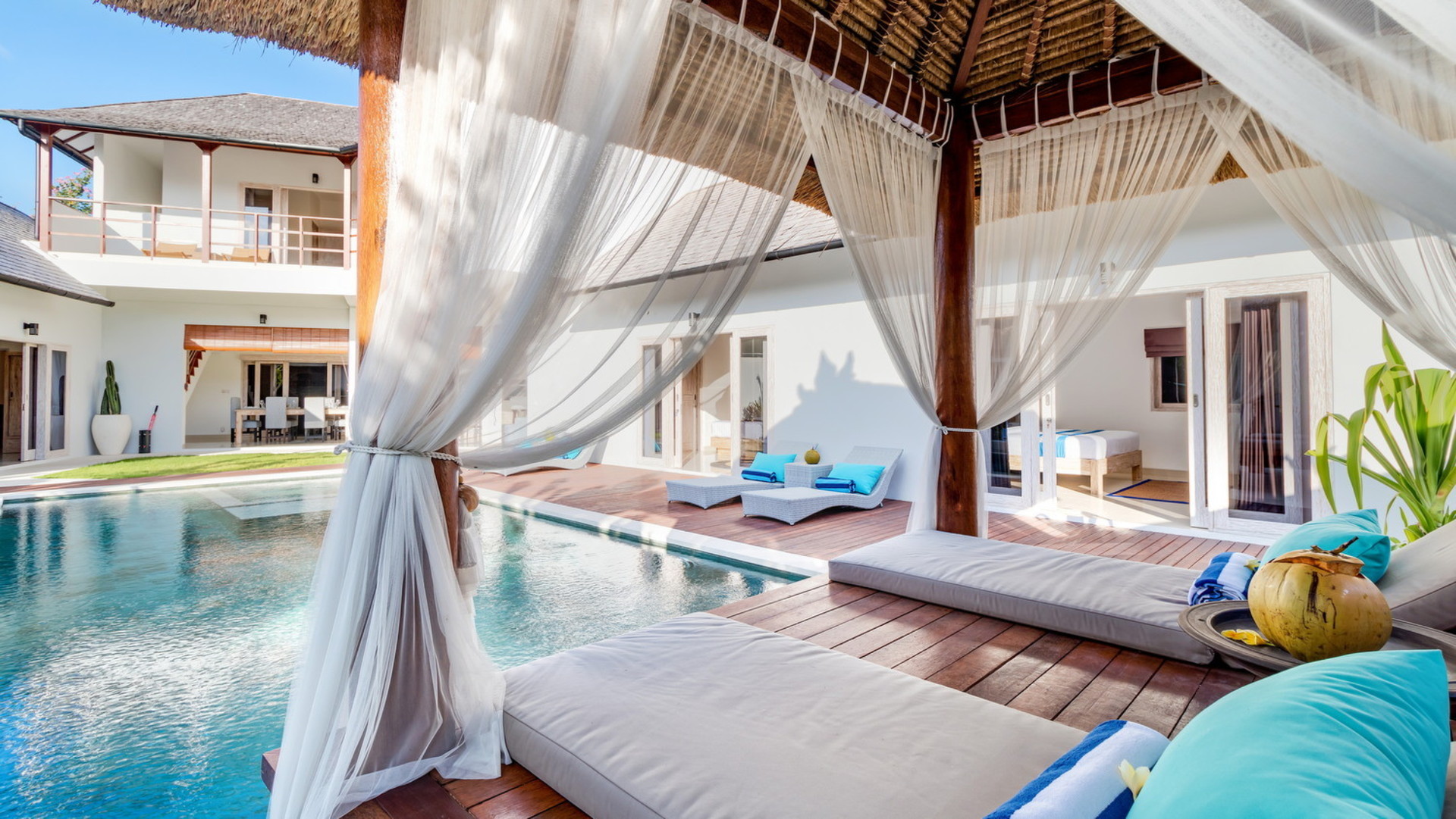Charmante 7-Zimmer-Villa mit Pool und Balkon auf Bali, Bali Villa 2206