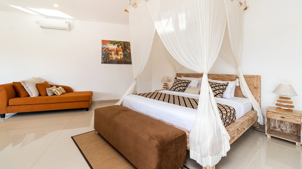 Charmante 7-Zimmer-Villa mit Pool und Balkon auf Bali, Bali Villa 2206
