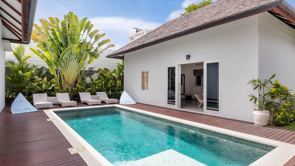 Charmante 7-Zimmer-Villa mit Pool und Balkon auf Bali, Bali Villa 2206