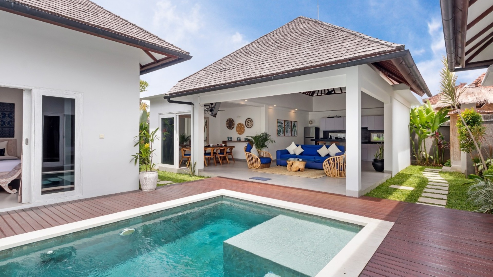 Charmante 7-Zimmer-Villa mit Pool und Balkon auf Bali, Bali Villa 2206