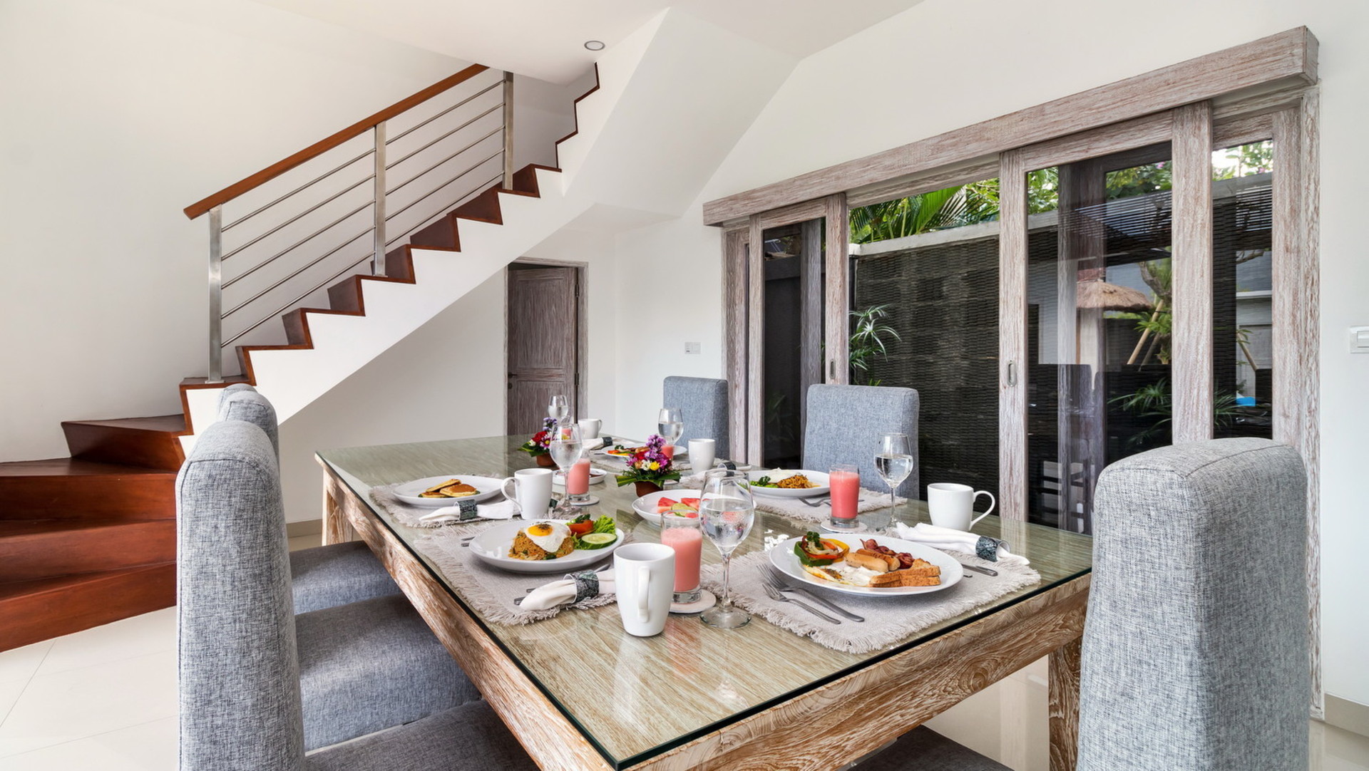 Charmante 7-Zimmer-Villa mit Pool und Balkon auf Bali, Bali Villa 2206