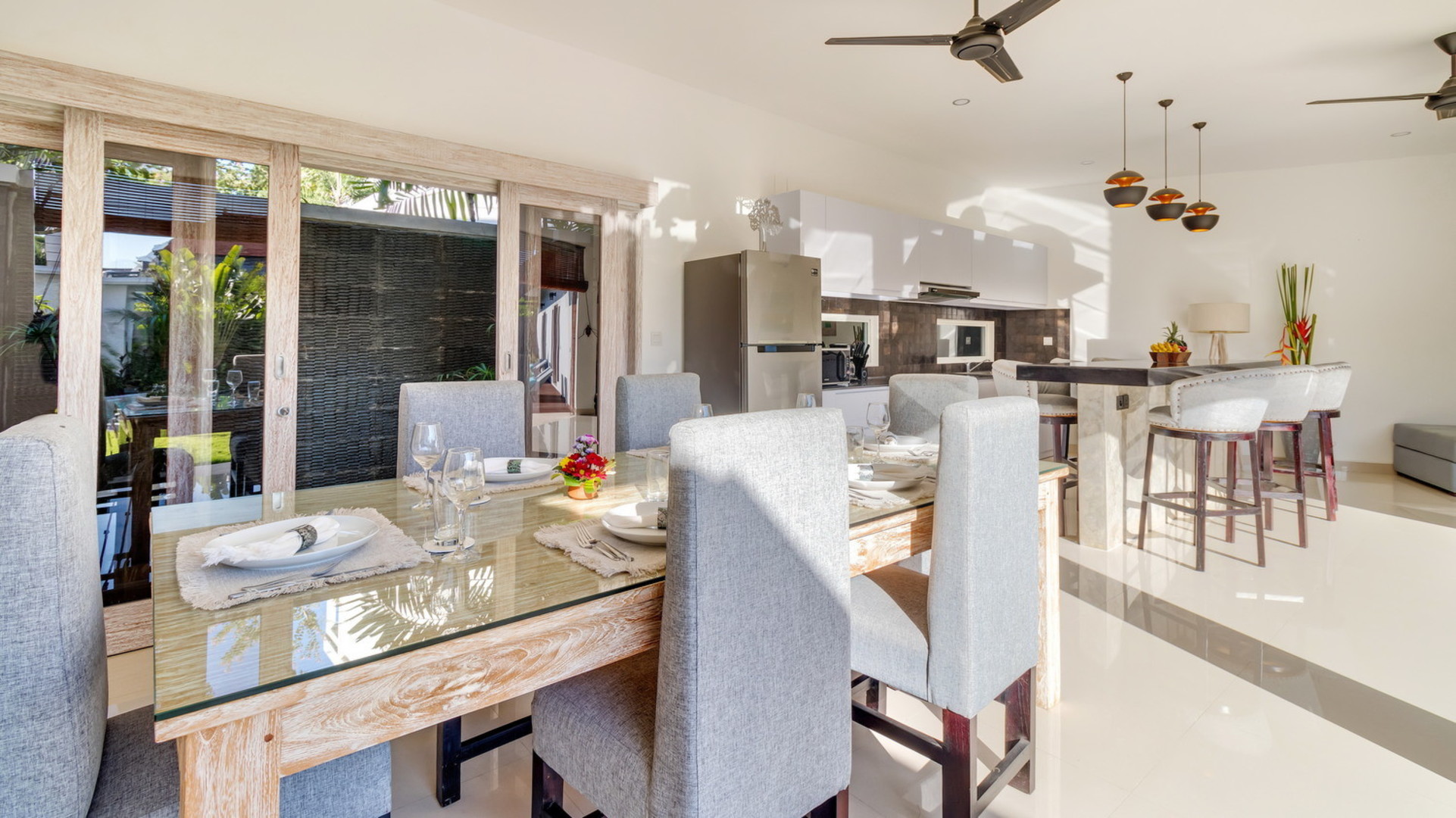 Charmante 7-Zimmer-Villa mit Pool und Balkon auf Bali, Bali Villa 2206