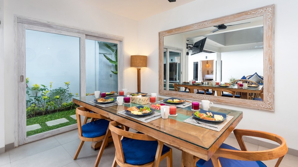 Charmante 7-Zimmer-Villa mit Pool und Balkon auf Bali, Bali Villa 2206
