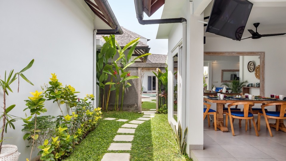 Charmante 7-Zimmer-Villa mit Pool und Balkon auf Bali, Bali Villa 2206