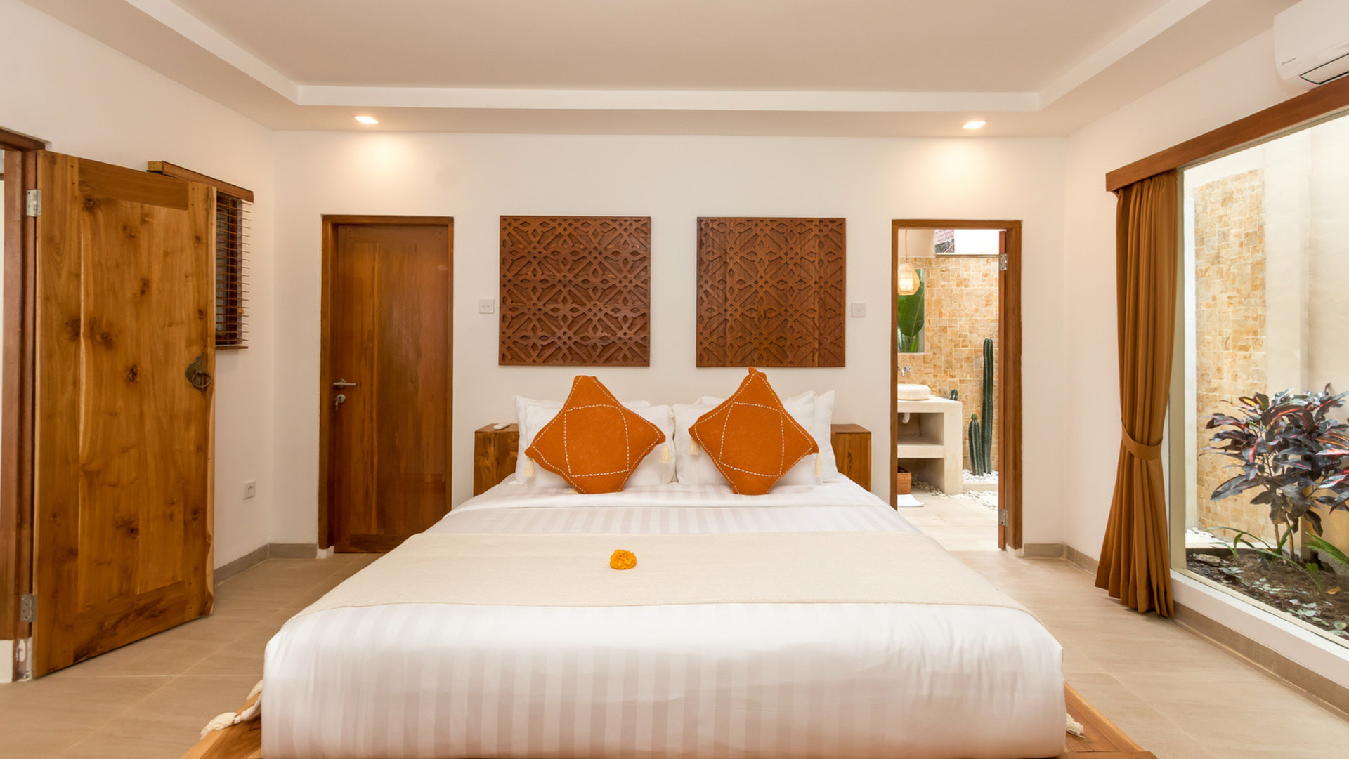 Wunderschöne 4-Zimmer-Villa mit Pool, Bali Villa 2212