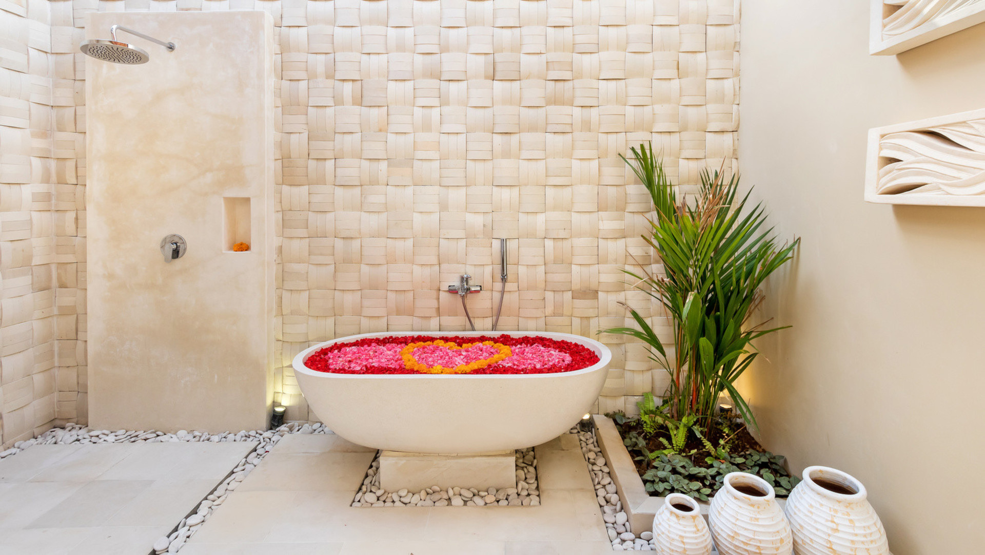 Wunderschöne 4-Zimmer-Villa mit Pool, Bali Villa 2212