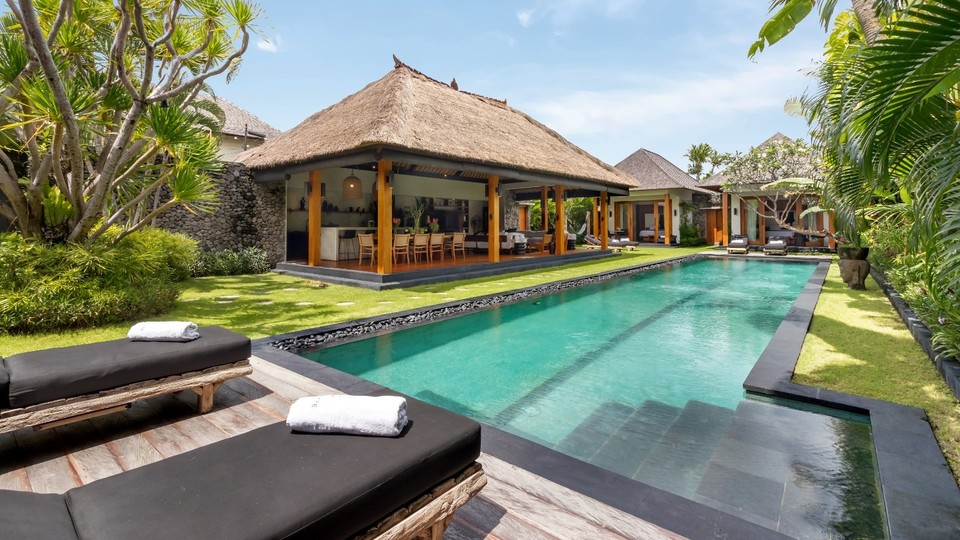Fröhliche 3-Zimmer-Villa mit Pool und Garten, Bali Villa 2213