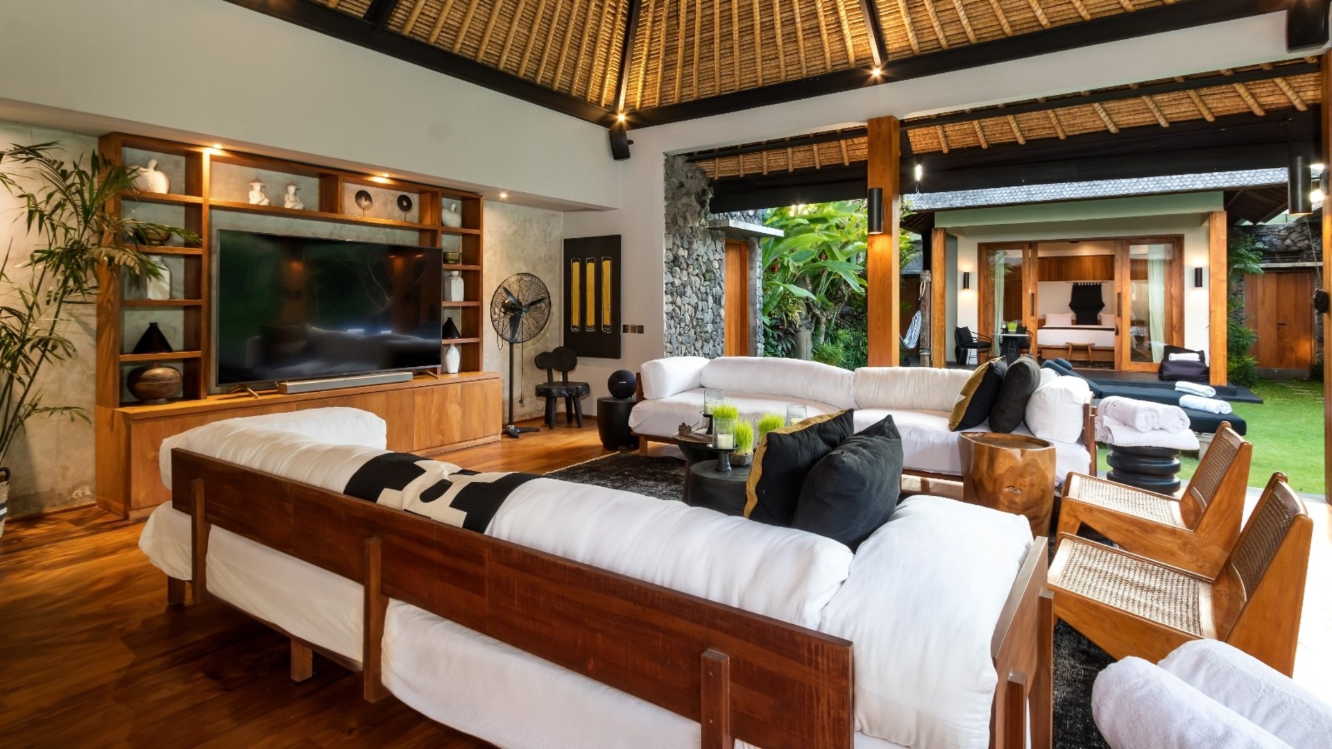 Fröhliche 3-Zimmer-Villa mit Pool und Garten, Bali Villa 2213