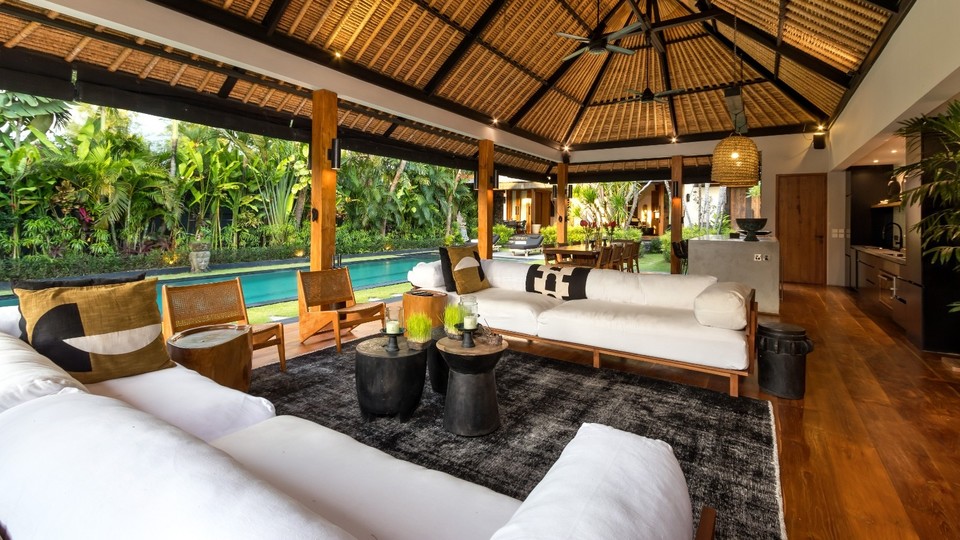 Fröhliche 3-Zimmer-Villa mit Pool und Garten, Bali Villa 2213