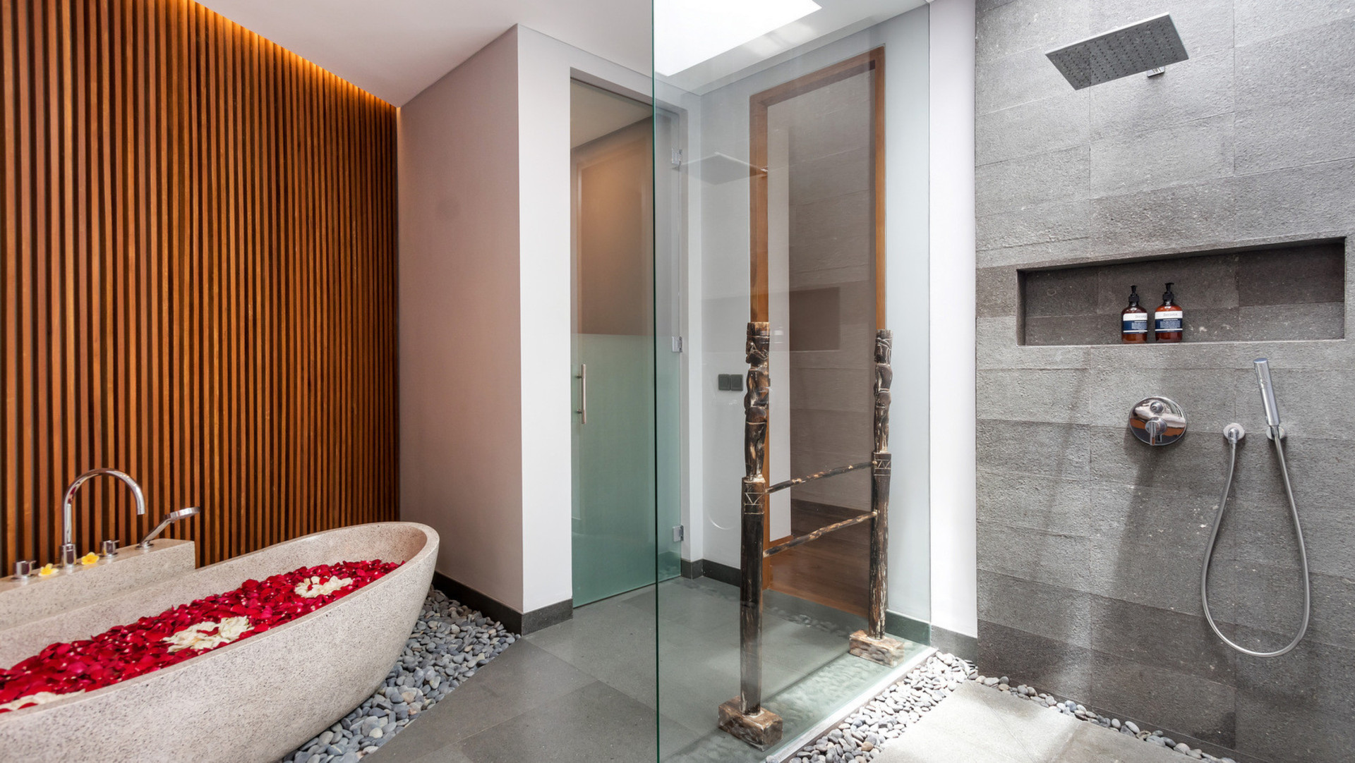 Fröhliche 4-Zimmer-Villa mit Pool und Balkon, Bali Villa 2219