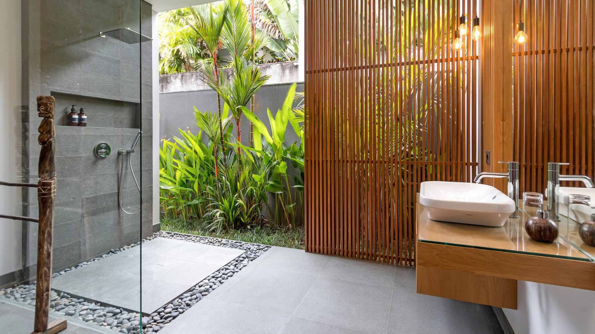 Fröhliche 4-Zimmer-Villa mit Pool und Balkon, Bali Villa 2219