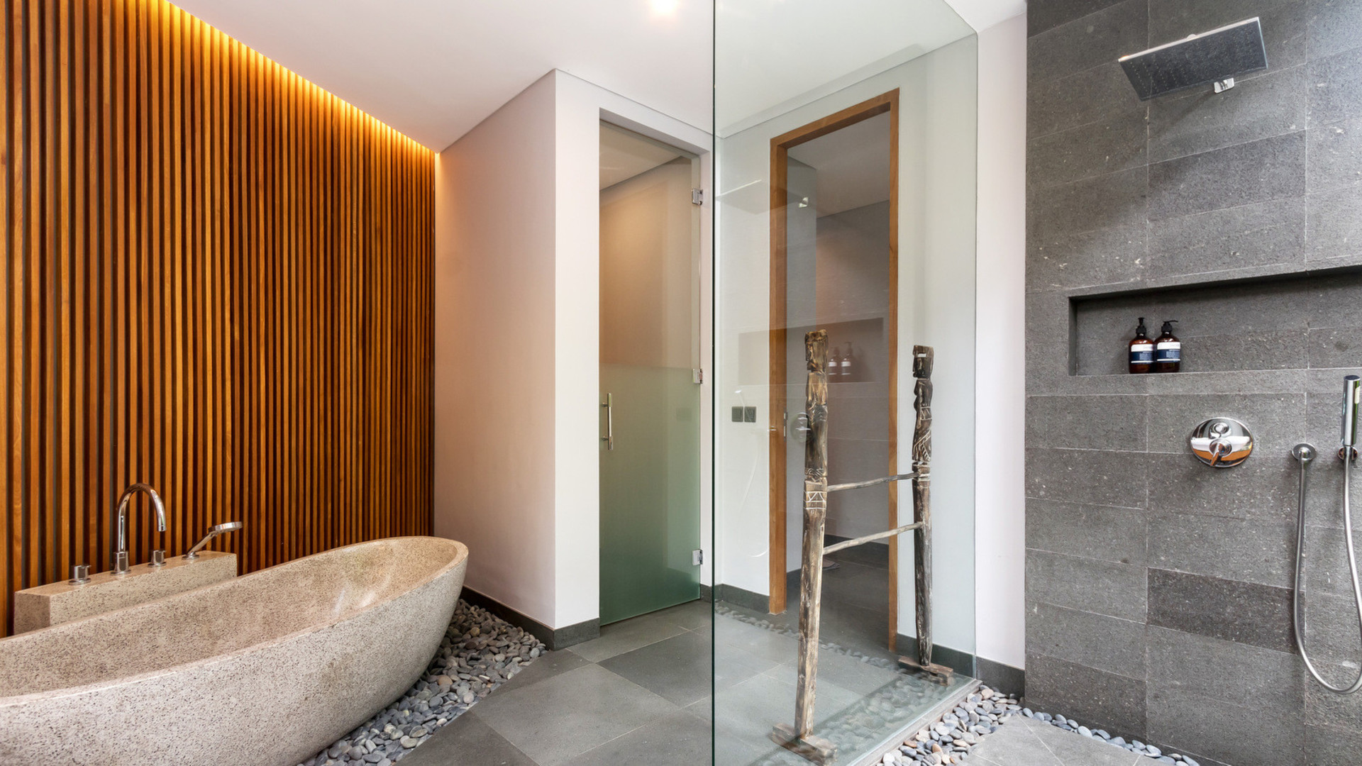 Fröhliche 4-Zimmer-Villa mit Pool und Balkon, Bali Villa 2219