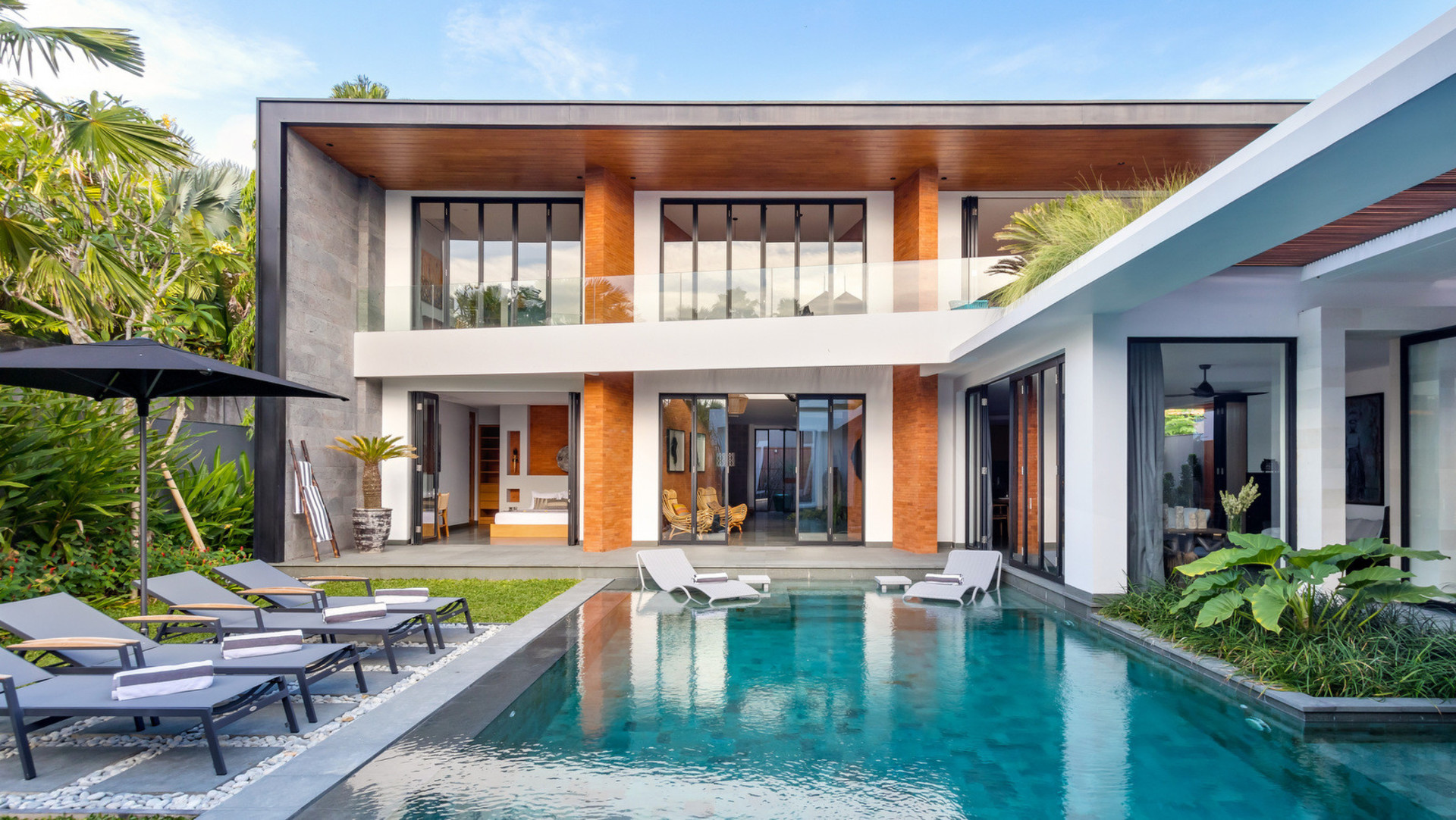 Fröhliche 4-Zimmer-Villa mit Pool und Balkon, Bali Villa 2219