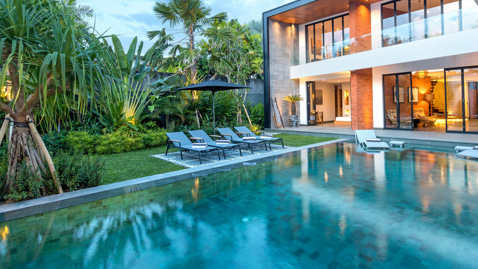 Fröhliche 4-Zimmer-Villa mit Pool und Balkon, Bali Villa 2219, KEROBOKAN, Indonesia