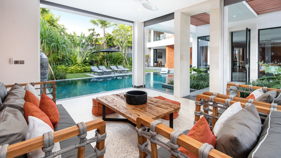 Fröhliche 4-Zimmer-Villa mit Pool und Balkon, Bali Villa 2219