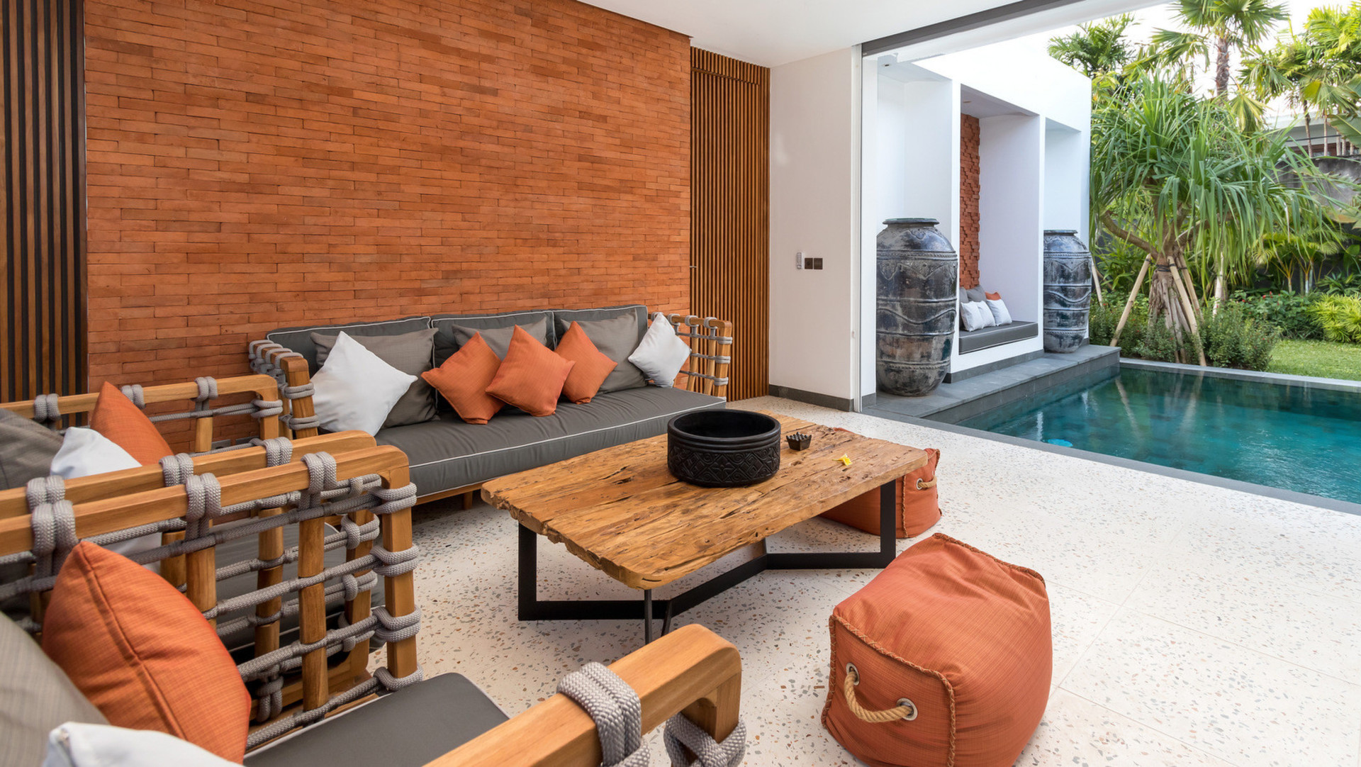Fröhliche 4-Zimmer-Villa mit Pool und Balkon, Bali Villa 2219