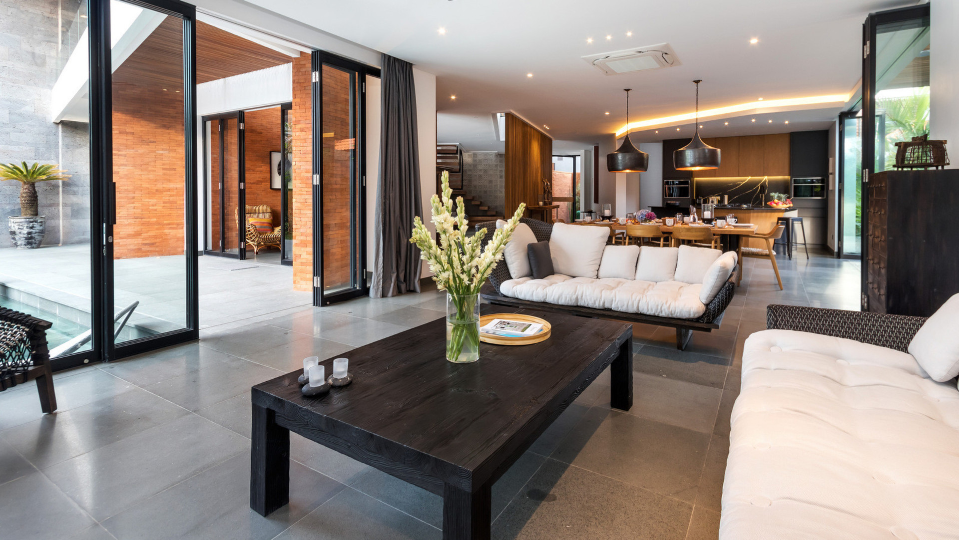 Fröhliche 4-Zimmer-Villa mit Pool und Balkon, Bali Villa 2219